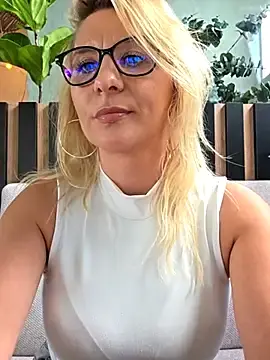Stripchat Free Live Porn of KaylinJan