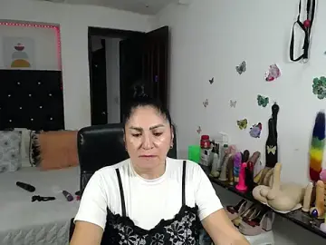 Stripchat Live Sex Cam of mature_bigboobs10