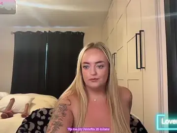 Stripchat Live Sex of CurvyWetWife