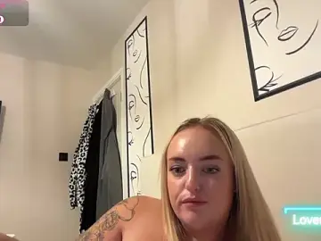 Stripchat Nude Webcam of CurvyWetWife