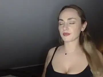 Stripchat Watch Live Sex Cams of ScarlettSensitive