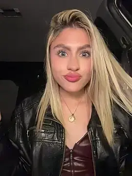 Stripchat Live Sex Cam of Lia-firee
