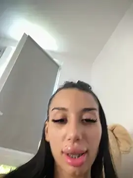 Stripchat Sex Cam of BlueEyes_BB