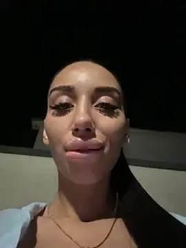 Stripchat Live Sex Cam of BlueEyes_BB