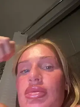 Stripchat Live Sex Cam of jadey19x