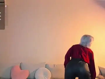 Stripchat Live Sex Cam of GoldenLenarz