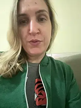 Stripchat Free Porn Cam of Bia_sexynovaes
