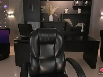 Stripchat Free Porn Cam of KayraLanne