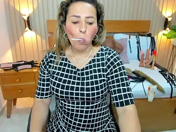 Stripchat Live Sex of luciana_ballesteros_