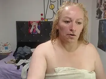 Stripchat Live Porn of emperabigbootybigass