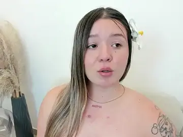 Stripchat Live Sex Cam of 1m_dalhia