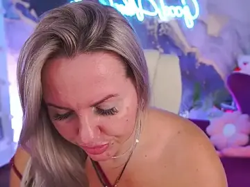 Stripchat Free Live Porn of KiraCandyS