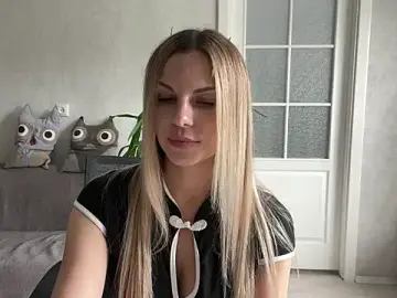 Stripchat Sex Cam of LaraineDomebo