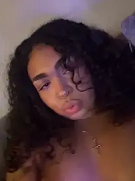 Stripchat Sex Cam of azaraxxxamor