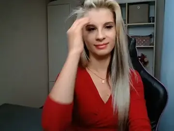 Stripchat Nude Webcam of KristineGlow
