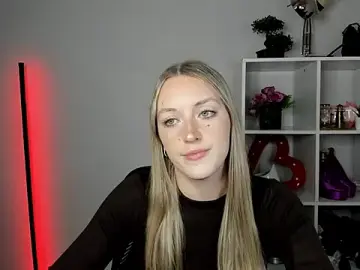Stripchat Live Sex Cam of EvelynBlond