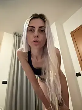 Stripchat Adult Webcams of WifelyViper