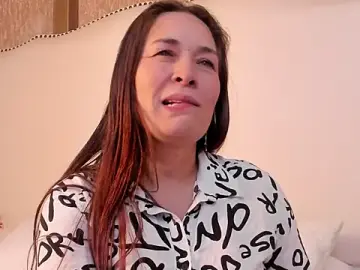 Stripchat Free Porn Cam of helen_larkin