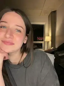 Stripchat Free Porn Cam of nerdynina