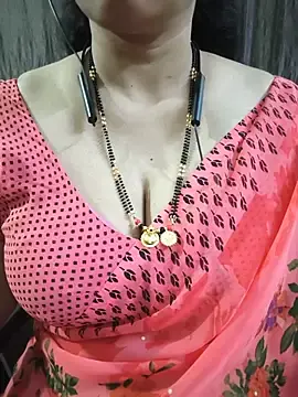 Stripchat Adult Webcam of bhuvana_555