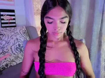 Stripchat Free Porn Cam of pocahontamoon