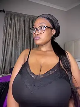 Stripchat Adult Webcam of Bustygoddess32