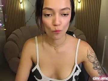 Stripchat Adult Webcam of Cinnamon_b