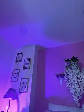 Stripchat Live Sex Cam of LauraRaider