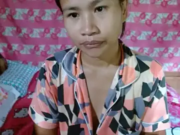 Stripchat Sex Cam of Itsme_Foxy_Shantale