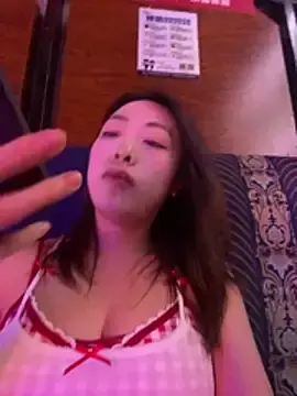 Stripchat Watch Live Sex Cams of Lucky_guoguo1