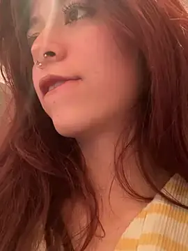 Stripchat Adult Webcam of SuzzyyM