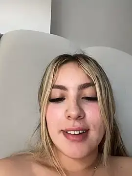 Stripchat Adult Webcams of Cloee_Rainbow1
