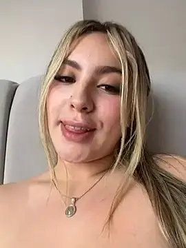 Stripchat Adult Webcams of Cloee_Rainbow1