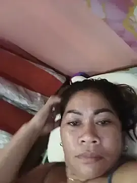 Stripchat Live Sex Cam of SweetChubbyMommy_02