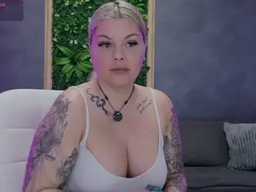 Stripchat Best Webcam of Issa_Jo