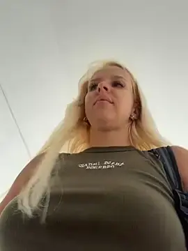Stripchat Live Sex Cam of LikaCat