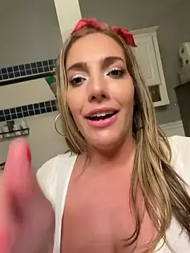 Stripchat Free Porn Cam of hollyharmd