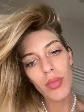 Stripchat Watch Live Sex Cams of Bellalolahot