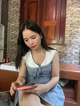 Stripchat Live Sex Cam of LiLi-Kirix99