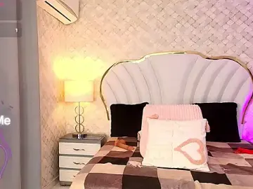 Stripchat Live Sex Cam of YazminJenner