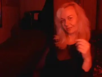 Stripchat Adult Webcam of Ravelynni