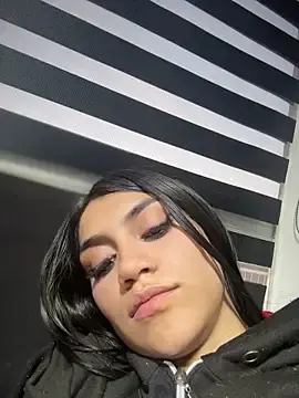 Stripchat Watch Live Sex Cams of Nicolle_Quiintero