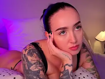 Stripchat Free Porn Cam of KimKhallifa