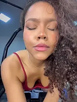 Stripchat Adult Video Chat of CurlyOopsieXXX