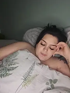 Stripchat Free Porn Cam of Saucy-Serenity