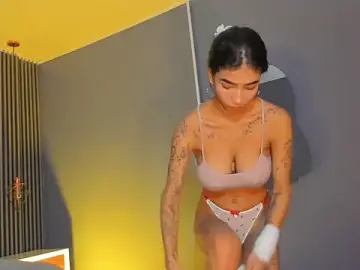 Stripchat Best Webcam of LauraAristizabal