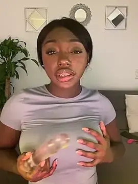 Stripchat Live Sex Cam of alissradiante1