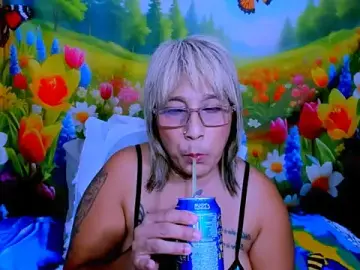 Stripchat Sex Cam of indianroxy