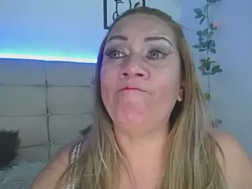 Stripchat Live Sex Cam of yayita_mature