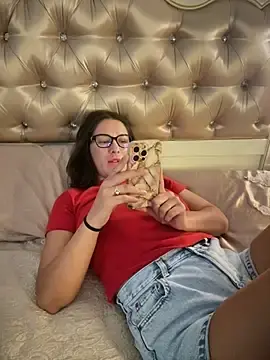 Stripchat Live Sex Cam of HotXMom_
